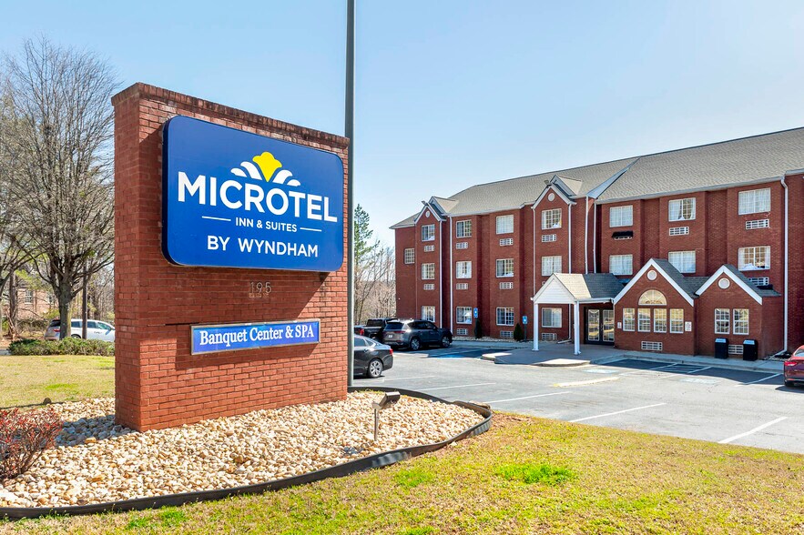 Primary Photo Of 195 Country Club Dr, Stockbridge Hotel For Sale