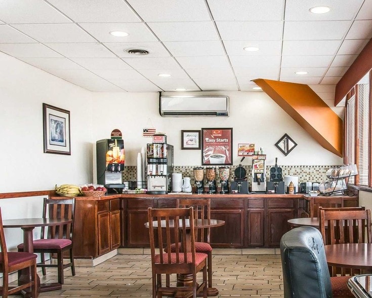 More Photos Of 6285 Westside Saginaw Rd, Bay City Hotel For Sale