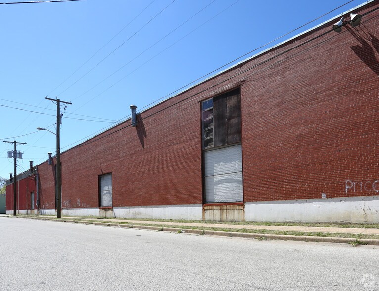 More Photos Of 27 Hubbell Ave, Salem Manufacturing For Sale