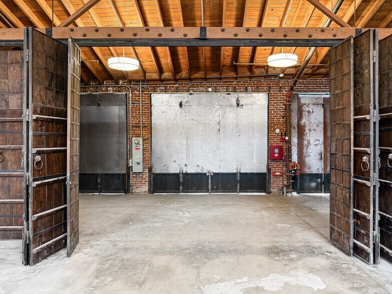 More Photos Of 3841 Broadway Pl, Los Angeles Warehouse For Lease