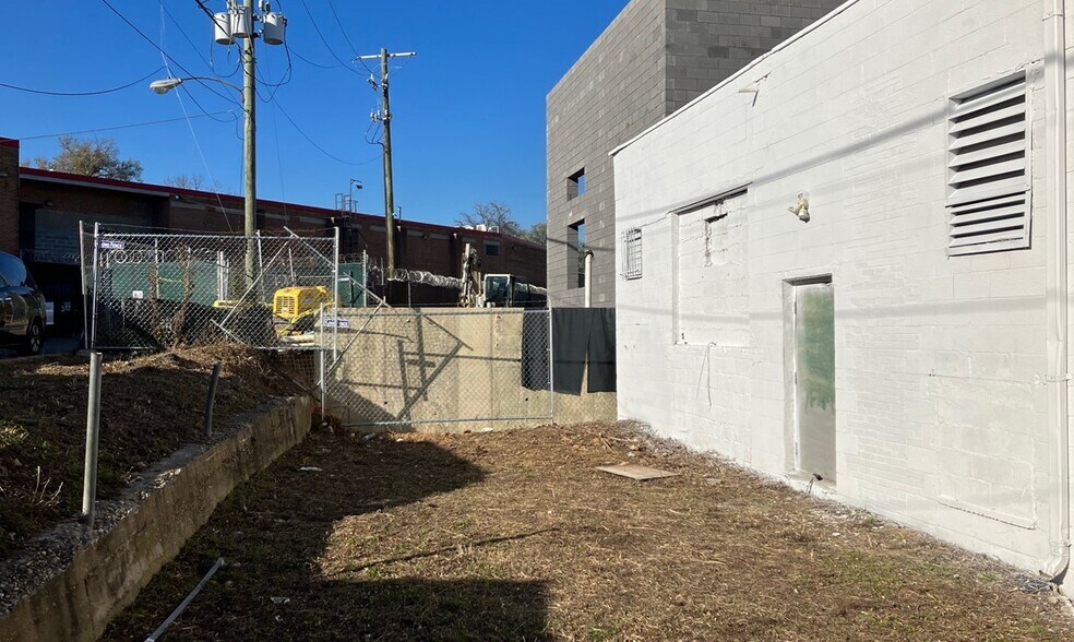 More Photos Of 2260 25th Pl NE, Washington Warehouse For Lease