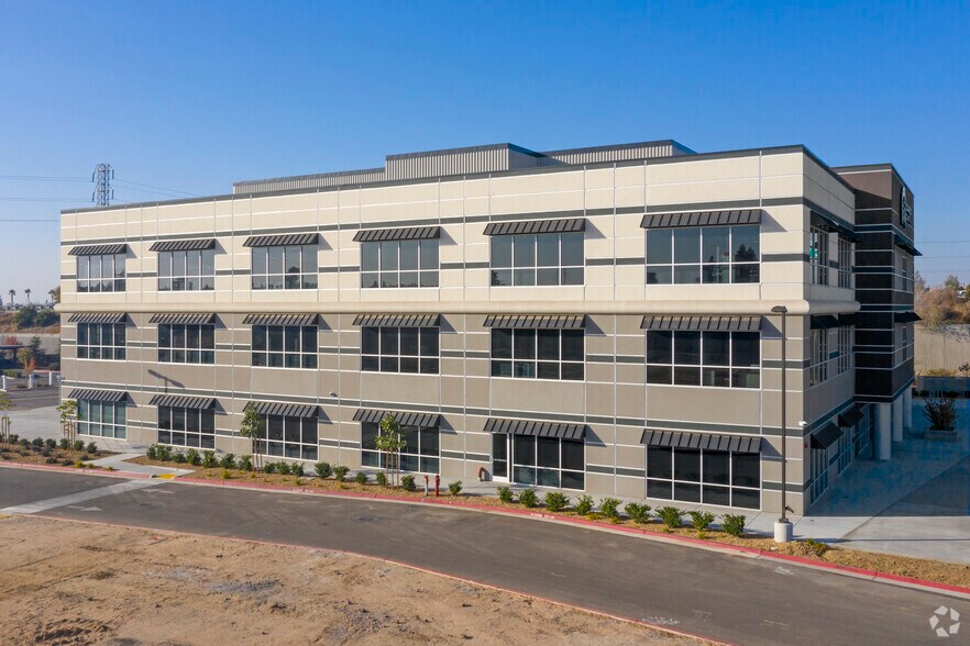 More Photos Of 247 E Nees Ave, Fresno Office For Lease