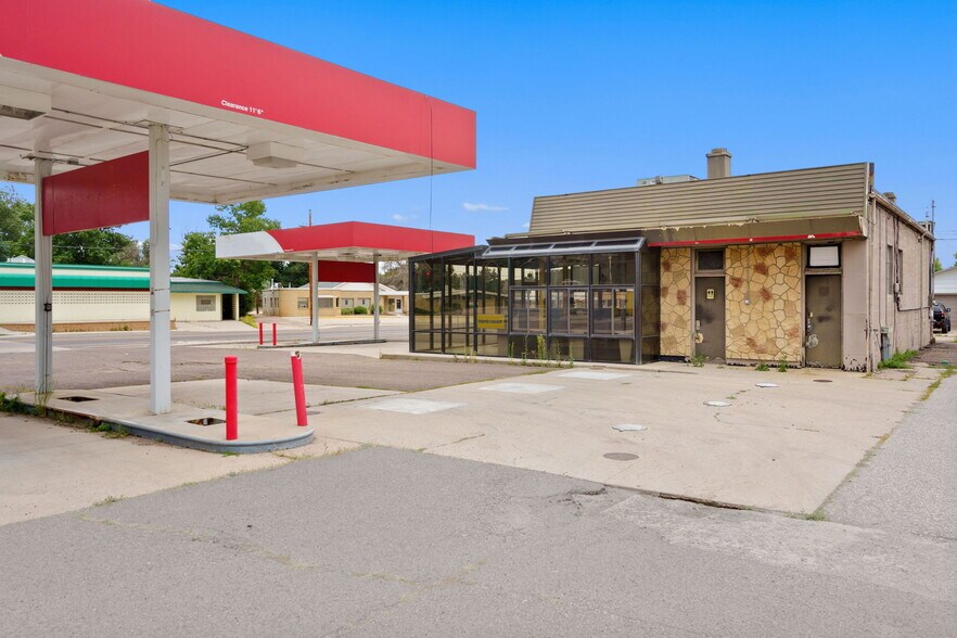 More Photos Of 1822 Logan Ave, Cheyenne Service For Sale