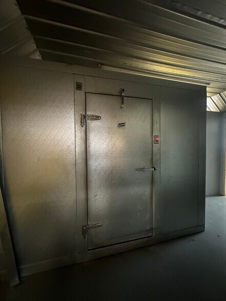 More Photos Of 5501 S Madison Ave, Indianapolis Freestanding For Lease