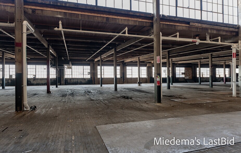 More Photos Of 1305 S Cedar St, Lansing Warehouse For Sale