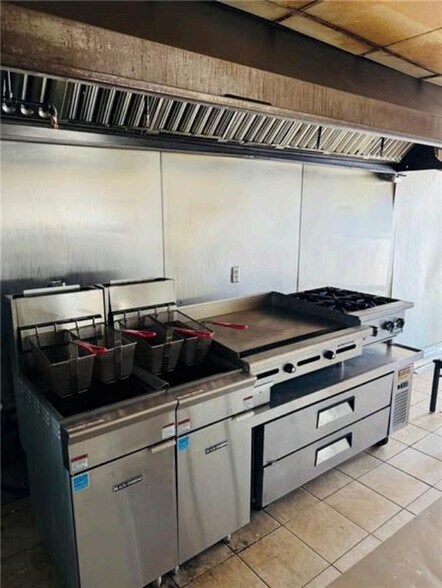 More Photos Of 1690 W Shore Rd, Warwick Restaurant For Lease