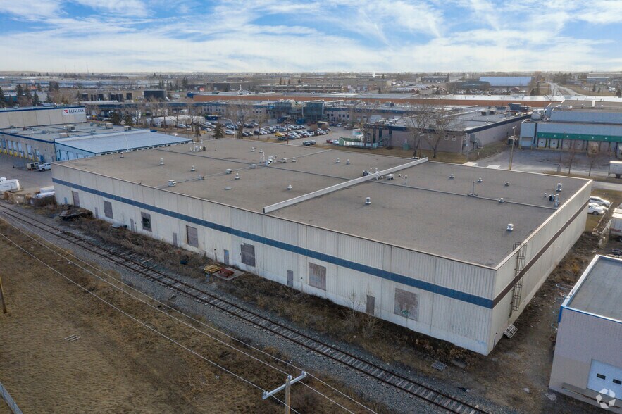 More Photos Of 7519 30th St SE, Calgary Warehouse For Lease