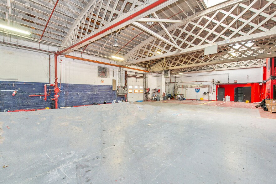 More Photos Of 858-866 Market St, Paterson Service For Lease