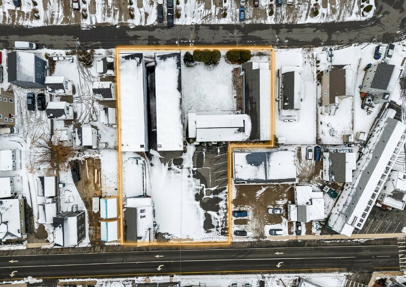 More Photos Of 198 Ashworth Ave, Hampton Hotel For Sale