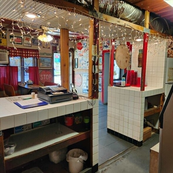 More Photos Of 102 S Main St, Hackett Restaurant For Sale