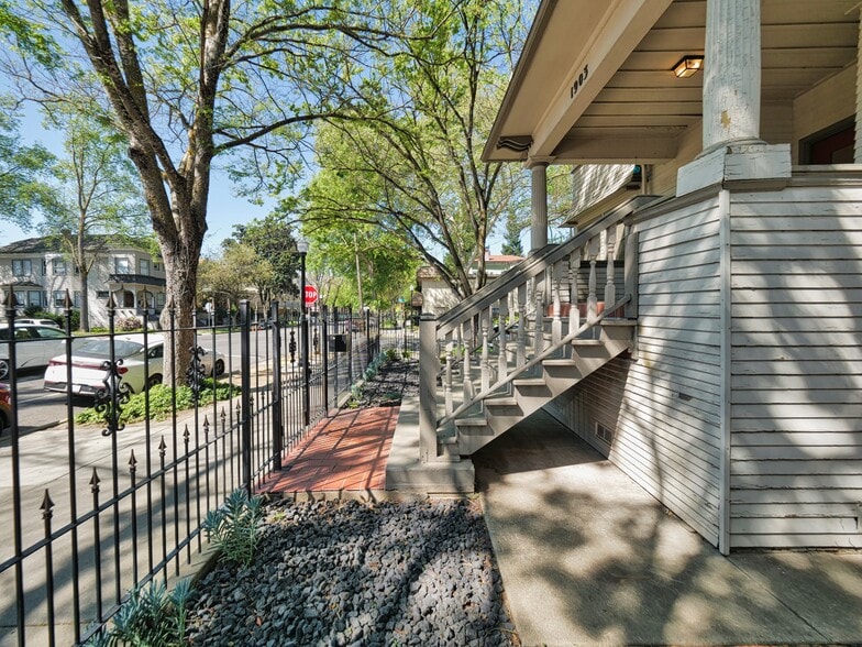 More Photos Of 1901-1903 H St, Sacramento Apartments For Sale