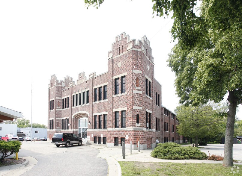 More Photos Of 215 N Water St, Owosso Office For Lease