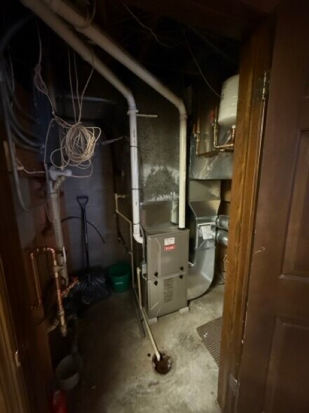 More Photos Of 401 N Main St, Princeton Office For Sale