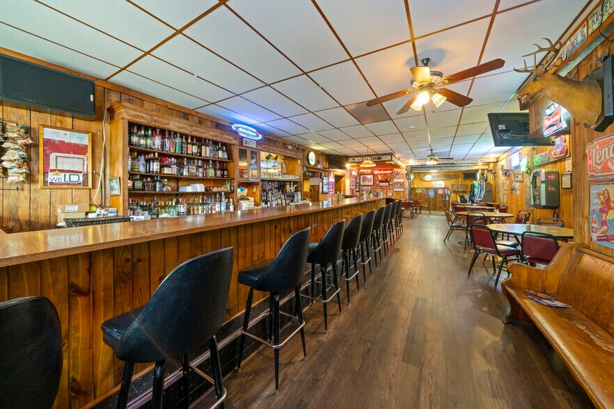 More Photos Of 208 N Walnut St, Stillman Valley General Retail For Sale