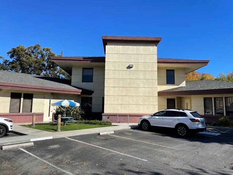 More Photos Of 299 Fairchild Dr, Mountain View Light Distribution For Lease