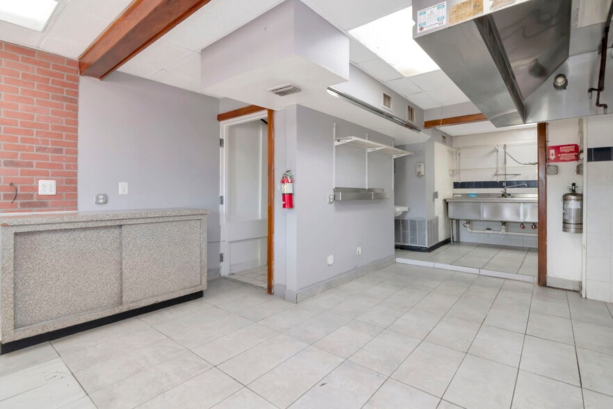 More Photos Of 308 E Waters Ave, Tampa Restaurant For Sale