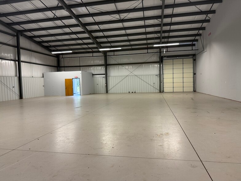 More Photos Of 840 Biscayne Dr, Concord Warehouse For Lease
