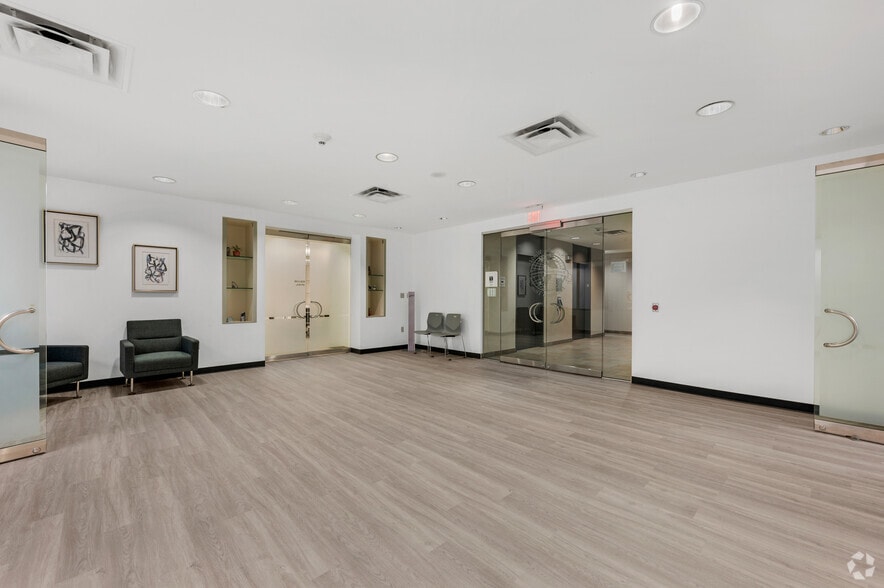 More Photos Of 400 S Zang Blvd, Dallas Office For Lease