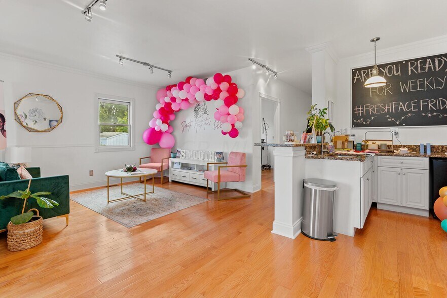 More Photos Of 1550 Lewis Center Rd, Lewis Center Freestanding For Sale