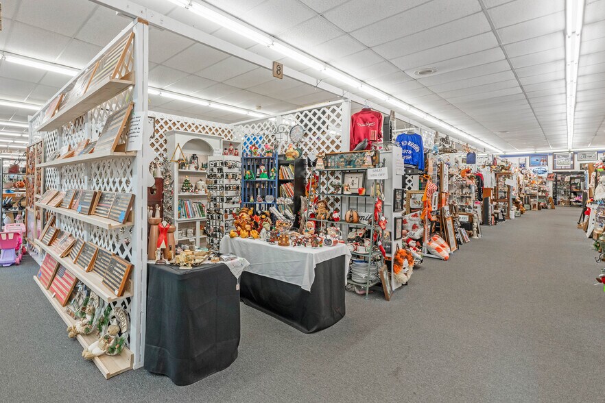 More Photos Of 3012 Highway 31 W, White House General Retail For Sale