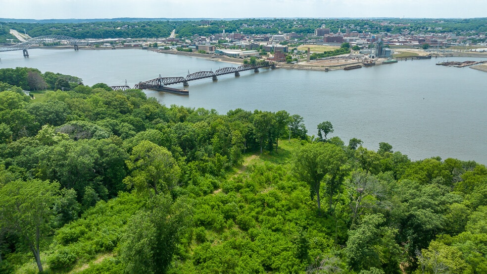 More Photos Of 600 Livingston, East Dubuque Land For Sale