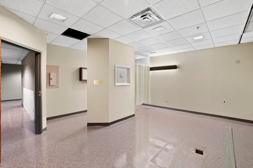 More Photos Of 1317 W Grand Ave, Port Washington Medical For Lease