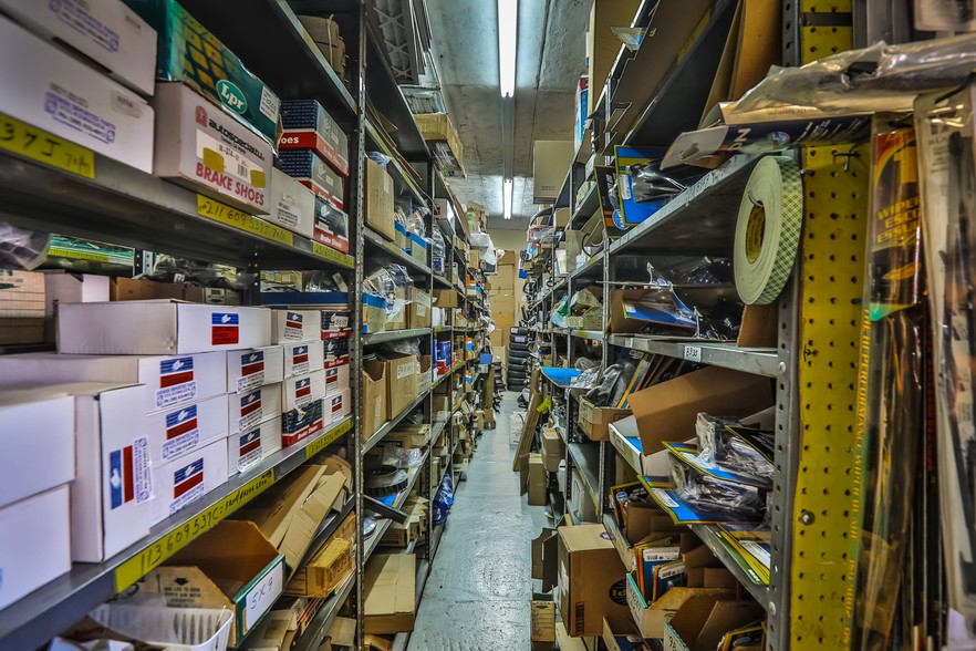 More Photos Of 2112 NW 36th St, Miami Auto Repair For Sale