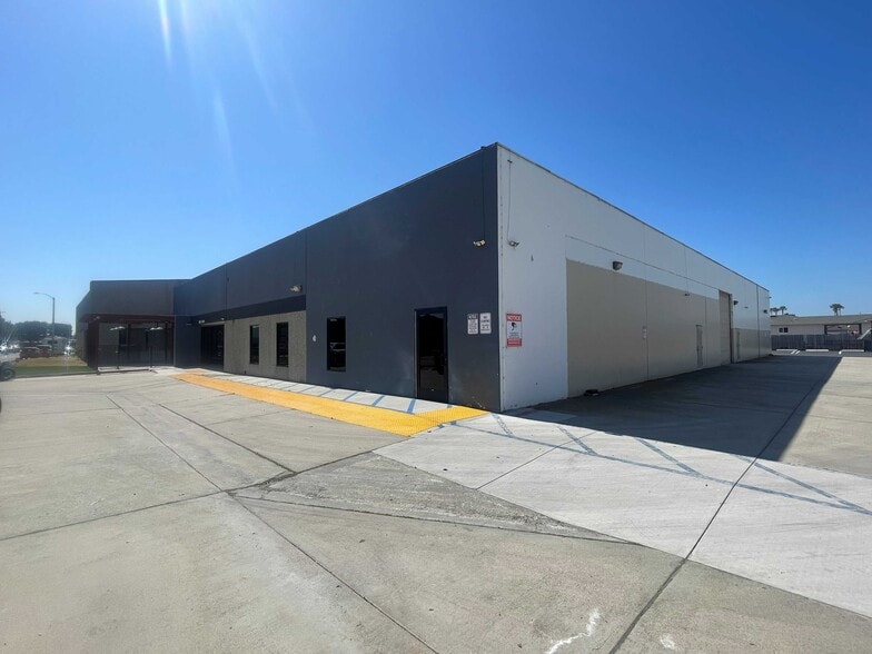 More Photos Of 16561-16571 Gemini Ln, Huntington Beach Manufacturing For Lease