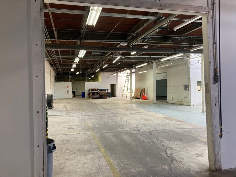 More Photos Of 2002 Dempster St, Evanston Industrial For Lease