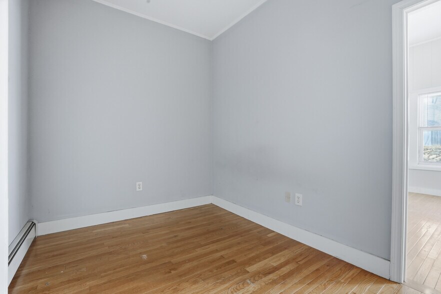 More Photos Of 632 Fall River Ave, Seekonk Apartments For Sale