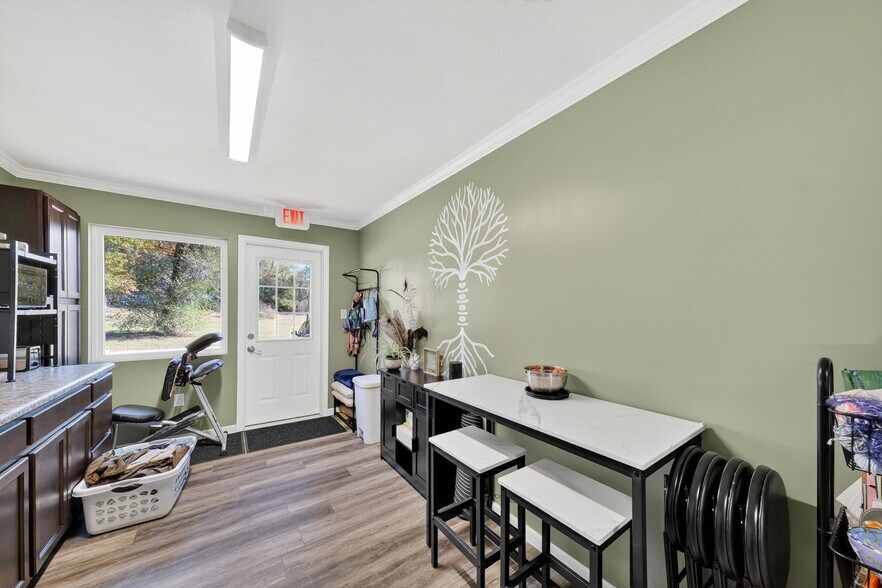 More Photos Of 302 S Lincoln Dr, Troy Office For Sale