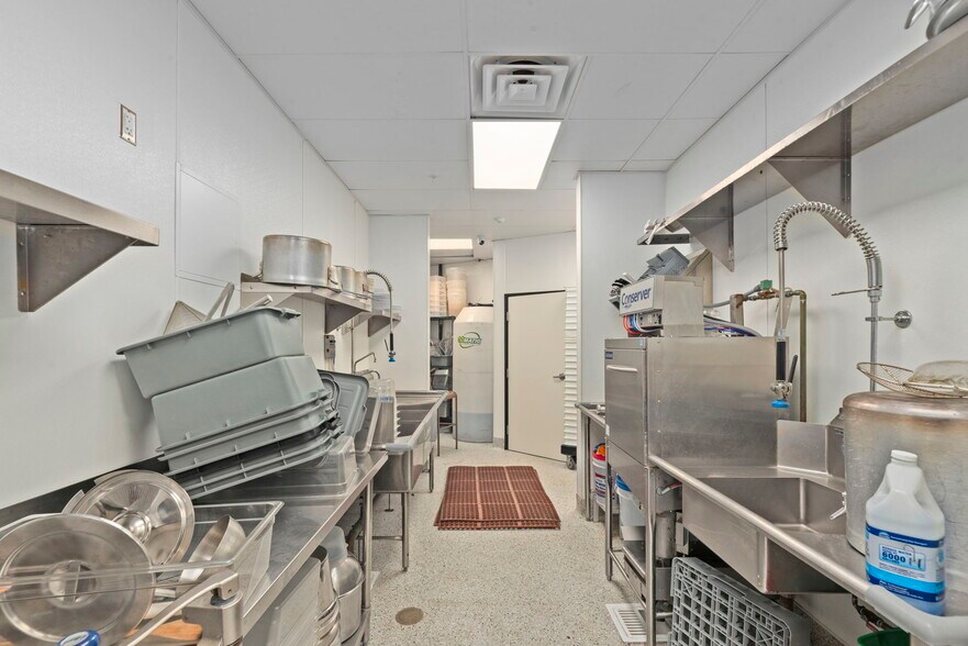 More Photos Of 1710 E Thousand Oaks Blvd, Thousand Oaks Apartments For Lease