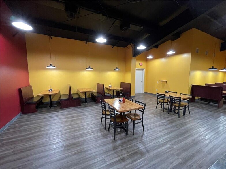 More Photos Of 1002 Victoria, Refugio Restaurant For Sale