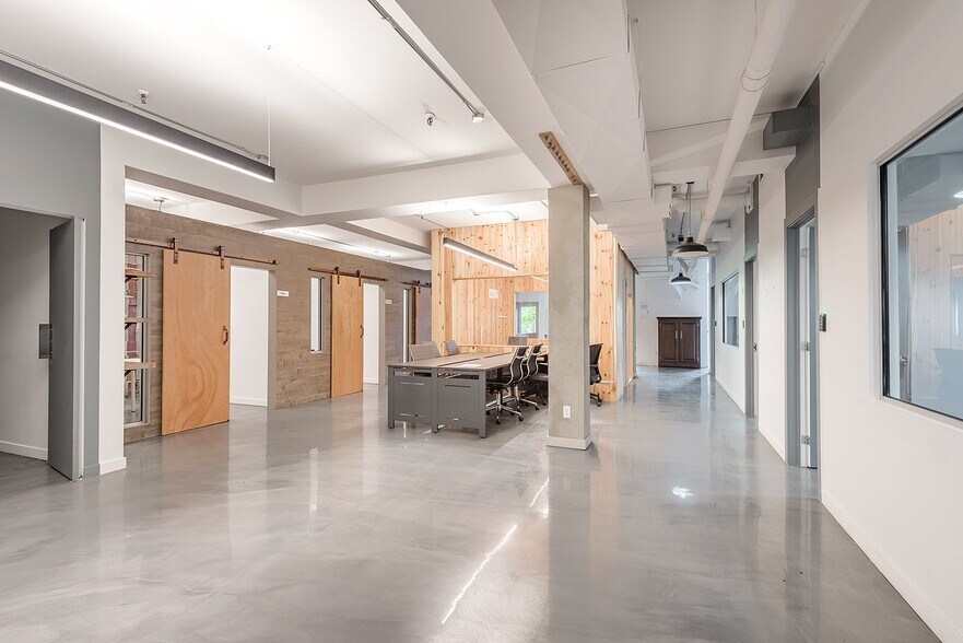More Photos Of 3939 Rue Wellington, Montréal Storefront Retail Office For Lease