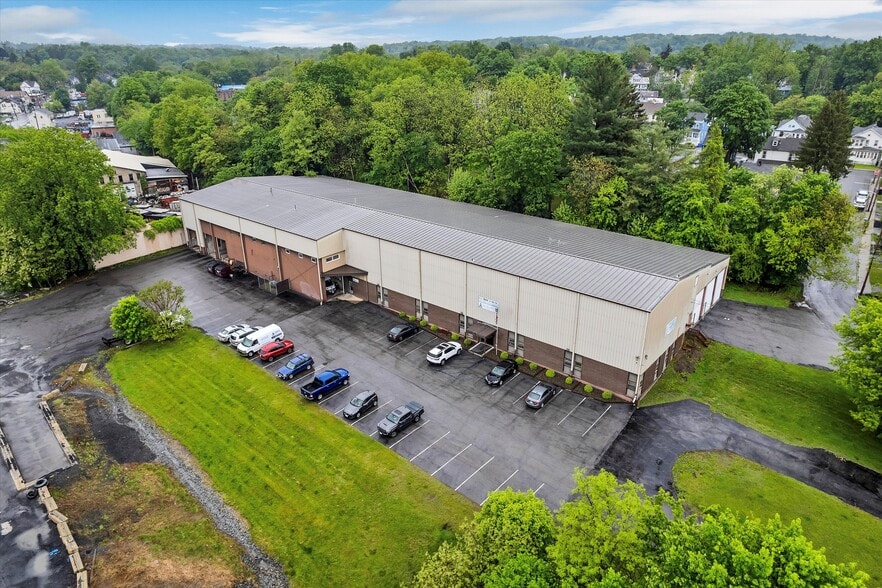 More Photos Of 11-25 Harding St, Middletown Warehouse For Lease