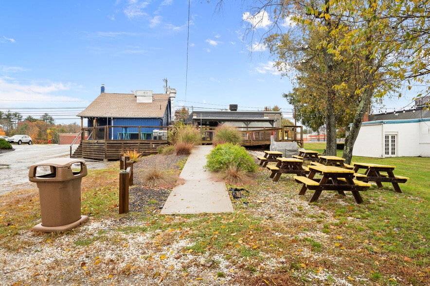 More Photos Of 17 S Main St, Brooklyn Freestanding For Sale