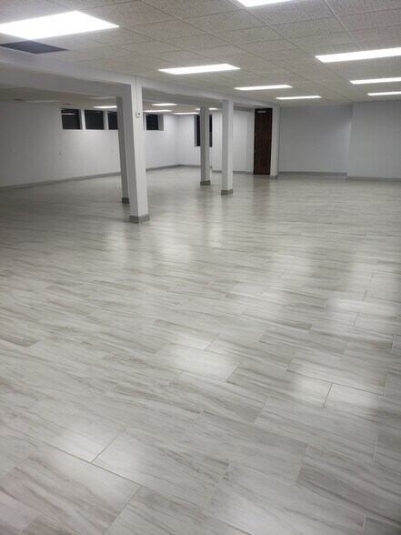 More Photos Of 24724 Lahser Rd, Southfield Office For Sale