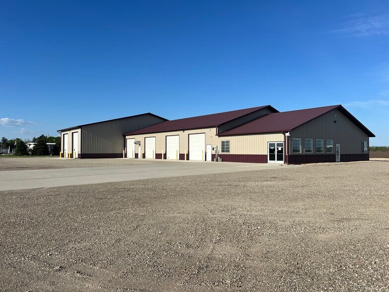 More Photos Of 1303 N 56th St, Clear Lake Industrial For Sale