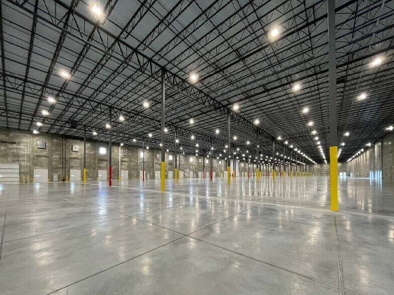 More Photos Of 1115 American Pky, Allentown Distribution For Lease