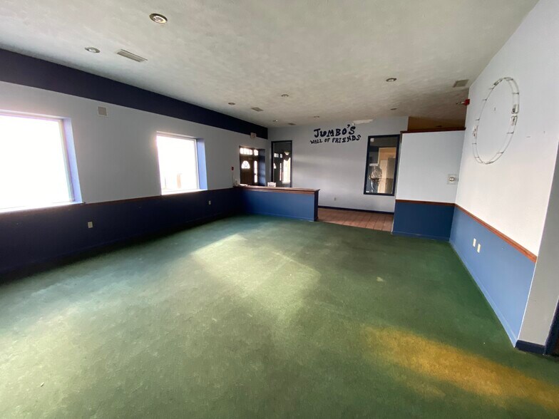 More Photos Of 1825 Locust Ave, Fairmont Restaurant For Sale