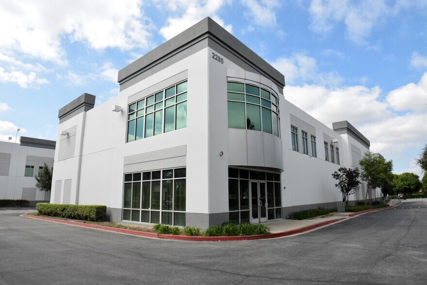 More Photos Of 2280 Valley Blvd, Pomona Warehouse For Sale