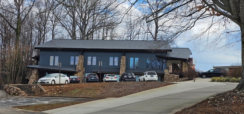 More Photos Of 701 Hartness Rd, Statesville Medical For Sale