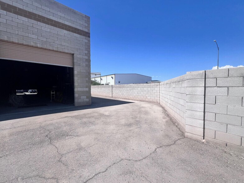 More Photos Of 2952 Marco St, Las Vegas Warehouse For Lease