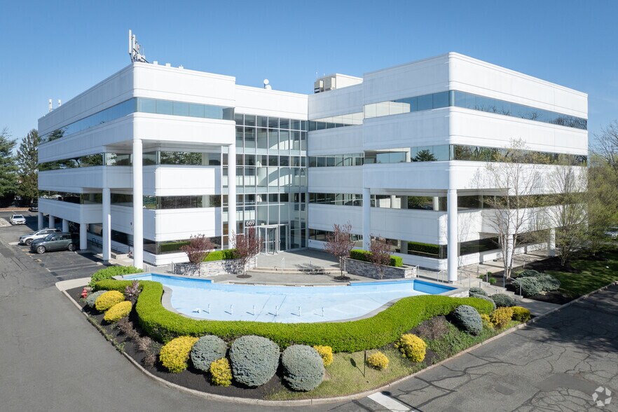 Primary Photo Of 669 River Dr, Elmwood Park Office For Lease