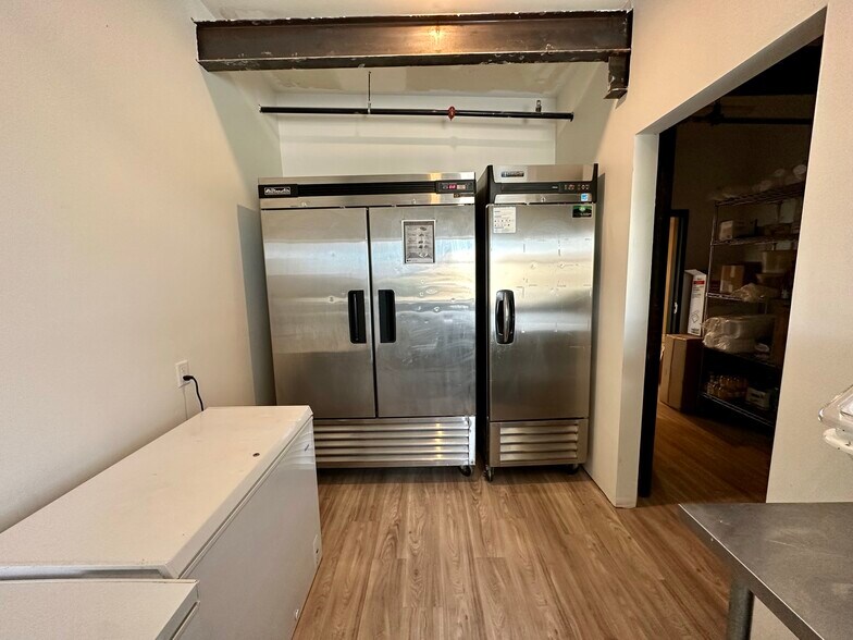 More Photos Of 231 E Main St, Trinidad Bar For Sale