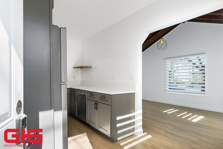 More Photos Of , Pasadena Multifamily For Sale