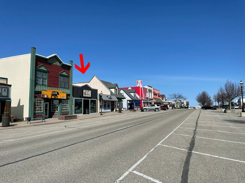 More Photos Of 217 E Central Ave, Mackinaw City Storefront For Lease