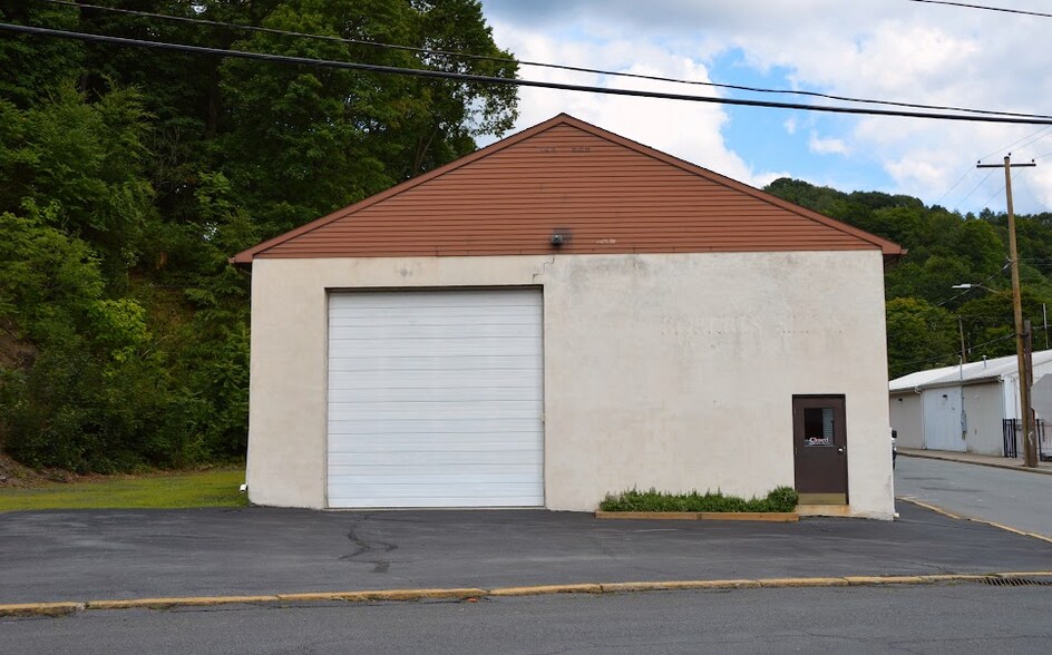 More Photos Of 700 N Centre St, Pottsville Light Distribution For Sale