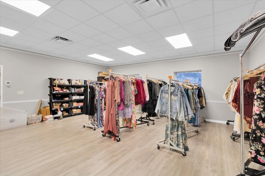 More Photos Of 2504 Merchant Ave, Odessa Warehouse For Lease