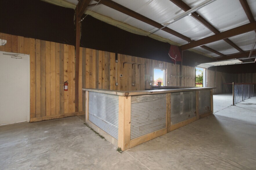 More Photos Of 1398 S Valley Rd, West Plains General Retail For Sale